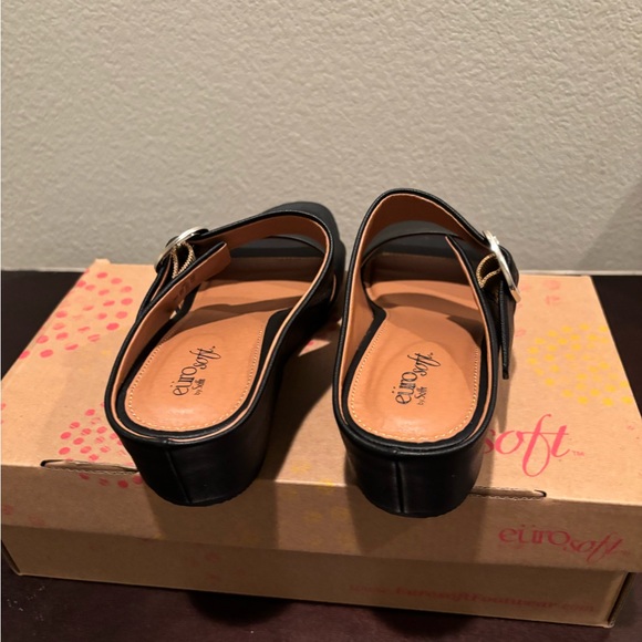 EuroSoft Women's Black low heel wedge Sandals brand new in box size 9 - Picture 3 of 6